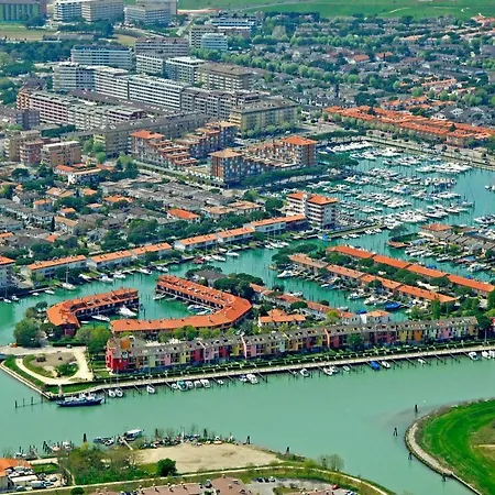 Sea View Flat Just 70m From The Apartment *