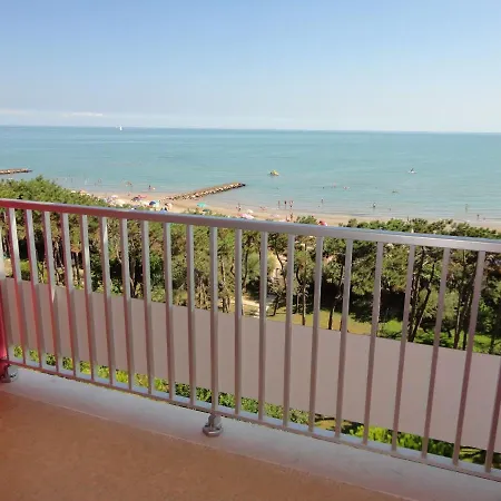 Apartment Sea View Flat Just 70m From The